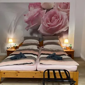 Home-rose-garden-gästehaus Kontaktloser Zugang Gasthof Düsseldorf